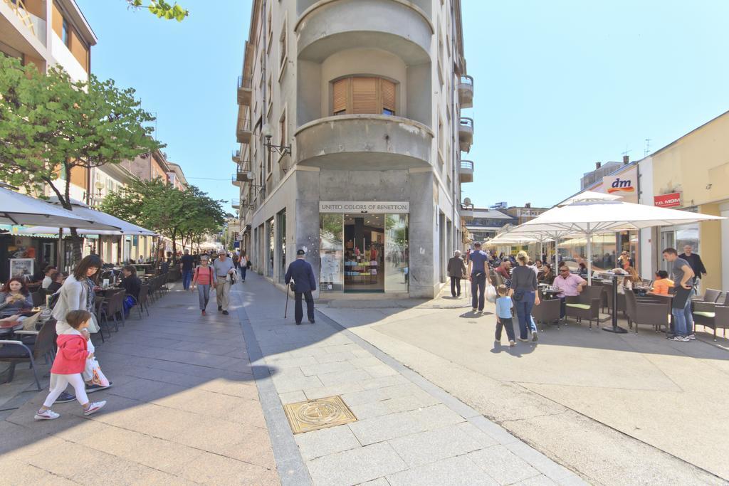 Spacious & Smart Center Apartment 普拉 客房 照片